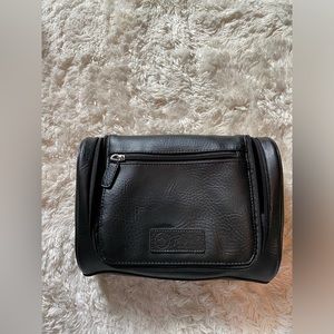 Penguin Men’s Toiletry Bag